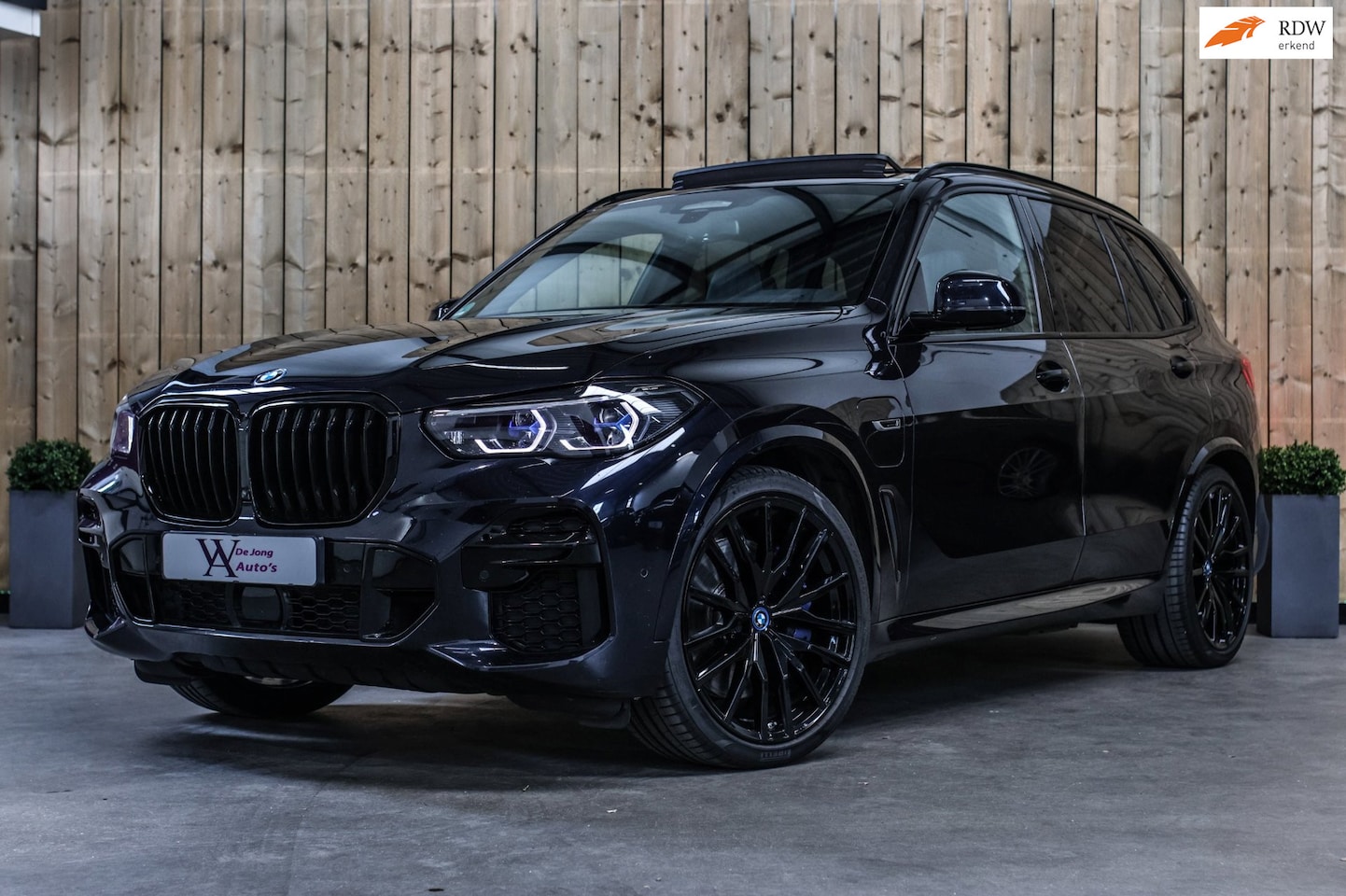 BMW X5 - XDrive45e M-Sport *Pano*B&W*4-Wiel besturing*Comforttoegang* - AutoWereld.nl