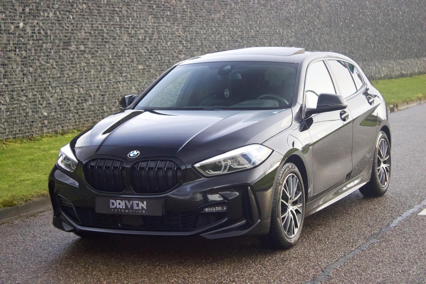 BMW 1-serie - 120i M Sport | Pano - Head Up - 1 Eigenaar - AutoWereld.nl