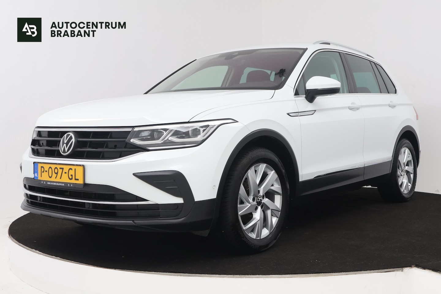 Volkswagen Tiguan - 1.5 TSI Life Business (TREKHAAK, STOEL/STUUR VERWARMING, CRUISE ADAPTIEF, CAMERA, DIGITALE - AutoWereld.nl