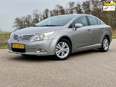 Toyota Avensis - 1.6 VVTi Dynamic TREKHAAK NAVIGATIE CRUISE CONTROL AIRCO GOED ONDERHOUDEN