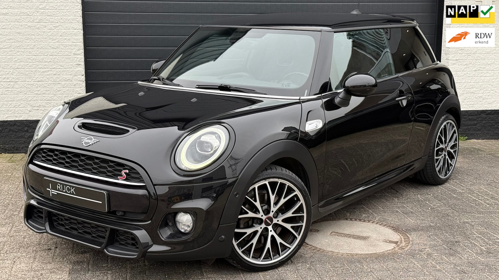 MINI John Cooper Works - Mini 2.0 S | JCW | Piano Black | 18” | NL/NAP | Dealer ond. - AutoWereld.nl