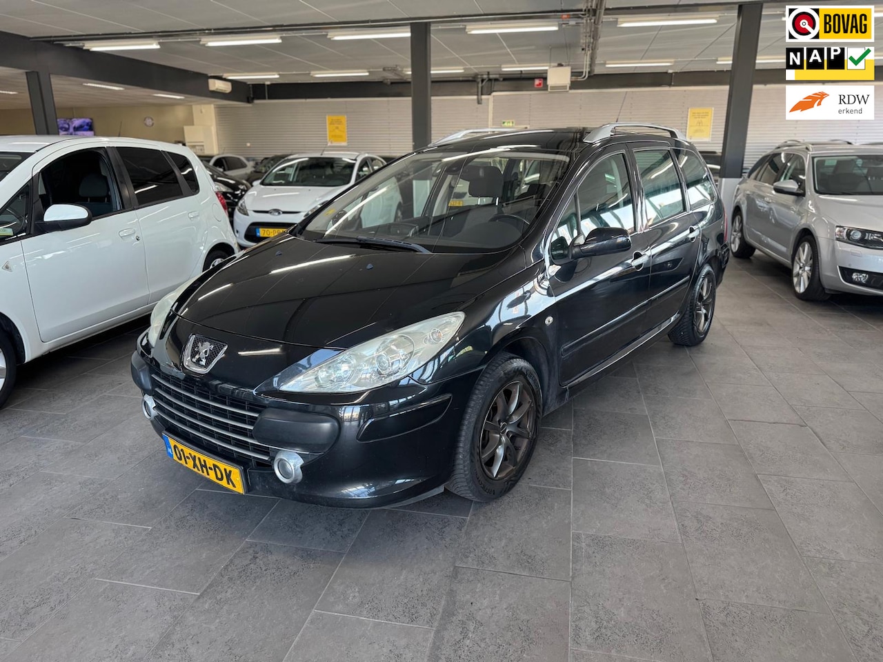 Peugeot 307 SW - 1.6-16V Premium navigatie panoramadak clima cruise controle lm-velgen parkeersensoren elek - AutoWereld.nl