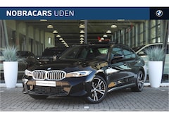 BMW 3-serie - 330e M Sport Automaat / Trekhaak / Sportstoelen / Comfort Access / Achteruitrijcamera