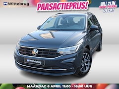 Volkswagen Tiguan - 1.4 TSI eHybrid 245pk Life Dsg Automaat / Navigatie / LM 17 inch / Parkeersensoren/ LED Pl