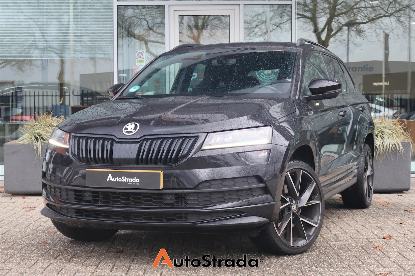 Skoda Karoq - 1.5 TSI ACT SportLine I Navi I Stoelverwarming I Climate I Virtual I Canton Audio - AutoWereld.nl