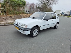 Peugeot 205 - 1.8 Forever D