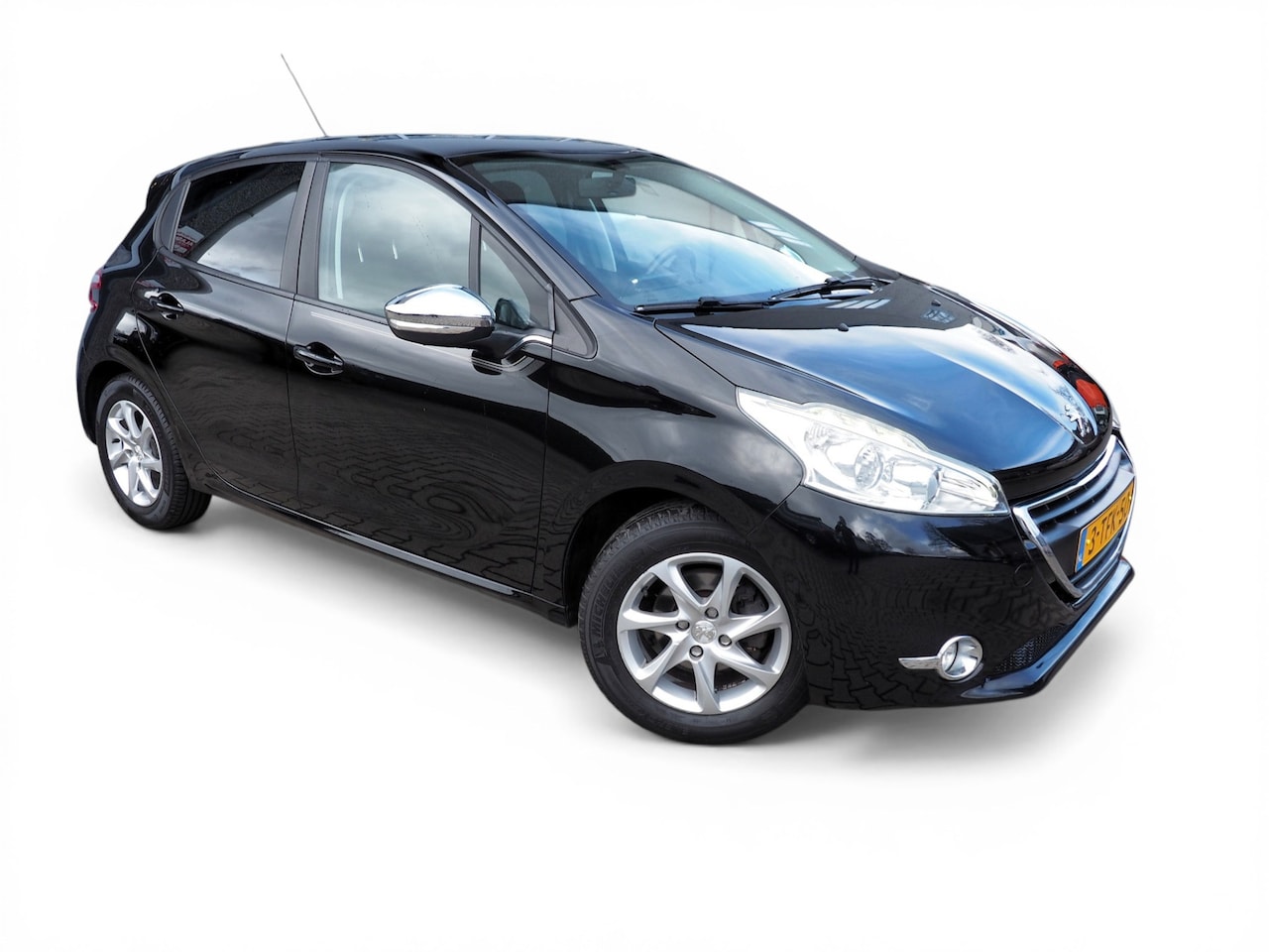 Peugeot 208 - 1.2 OXYGO AIRCO CRUISE TREKH. NAVI PARKEER S. - AutoWereld.nl