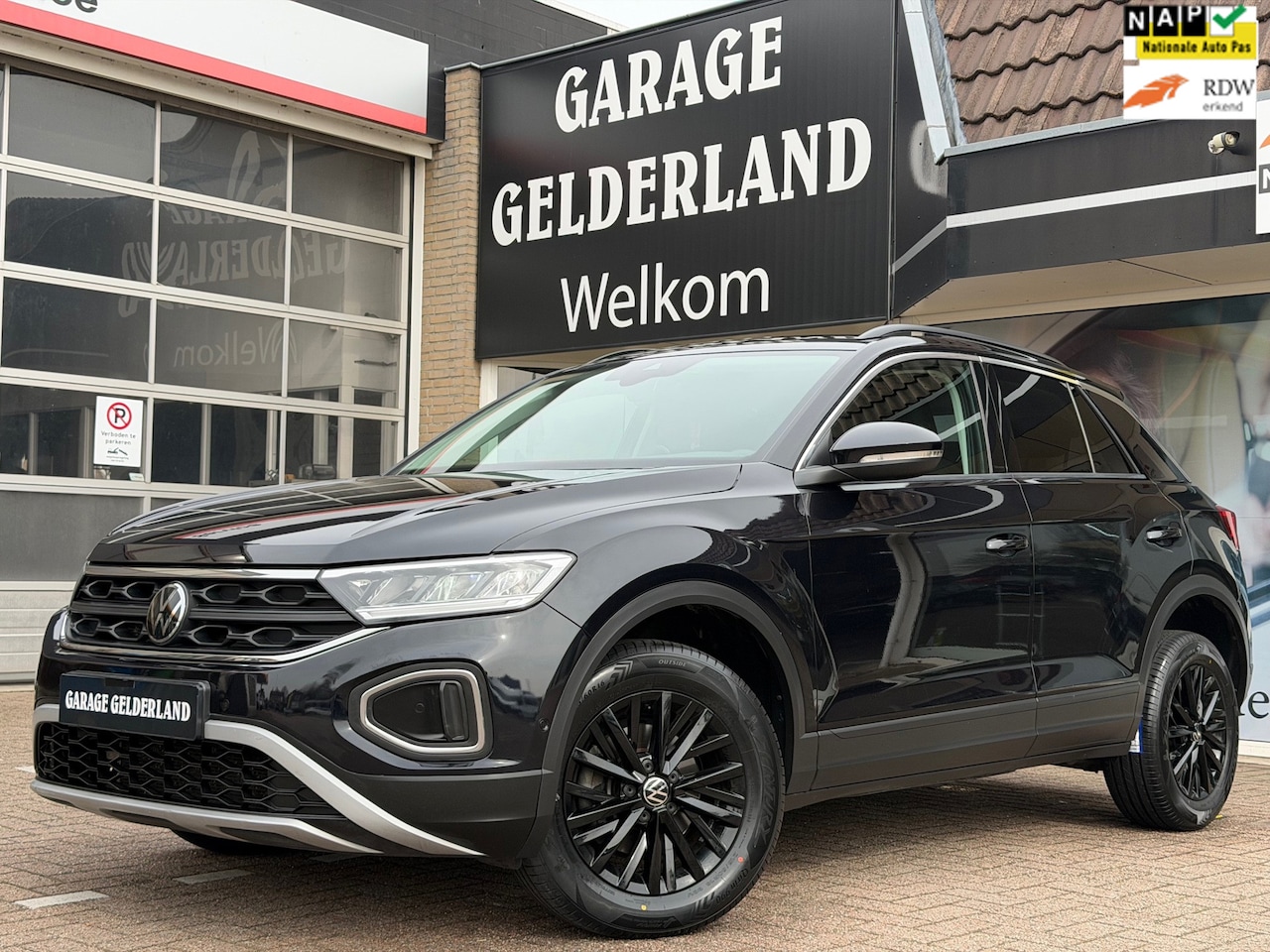 Volkswagen T-Roc - 1.5 TSI Night Edition | Full-Led | Navi | Camera | Apple/Android | ACC | Climate | Full-op - AutoWereld.nl