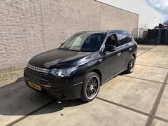 Mitsubishi Outlander - 2.0 PHEV Instyle+|Leder|Panorama|Trekhaak