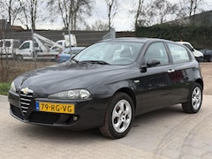 Alfa Romeo 147 - 1.6 T.Spark Distinctive INCLUSIEF NIEUW APK