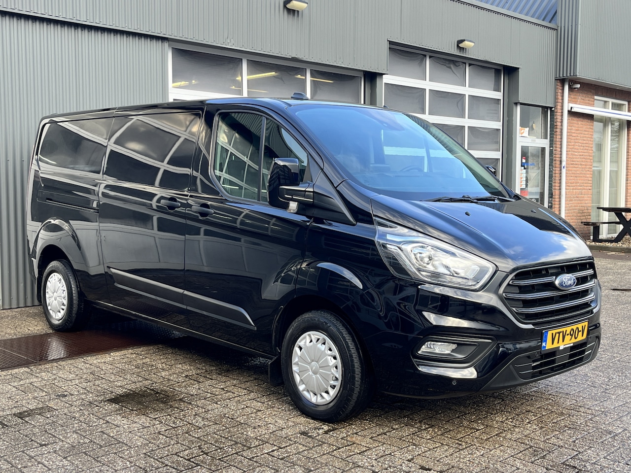Ford Transit Custom - 300 2.0 TDCI L2H1 Dubbele schuifdeur Airco Cruise control 3-Persoons Telefoonverbinding Na - AutoWereld.nl