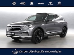 Volkswagen Touareg - 3.0 TSI eHybrid 381pk PHEV 4MOTION Elegance / Panoramadak / Trekhaak / Stoelventilatie