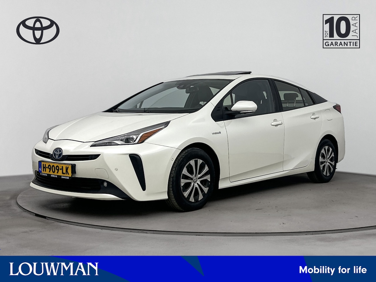 Toyota Prius - 1.8 Hybrid Executive | Lederen bekleding | JBL Premium Audio | Parkeersensoren | 360° Came - AutoWereld.nl