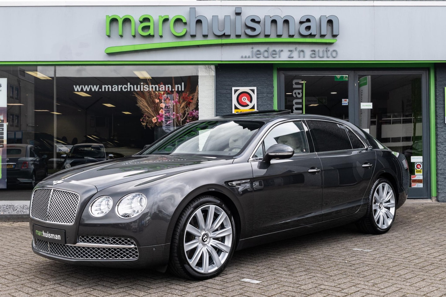 Bentley Flying Spur - 6.0 W12 / NL AUTO / KERAMISCH / SCHUIFDAK - AutoWereld.nl