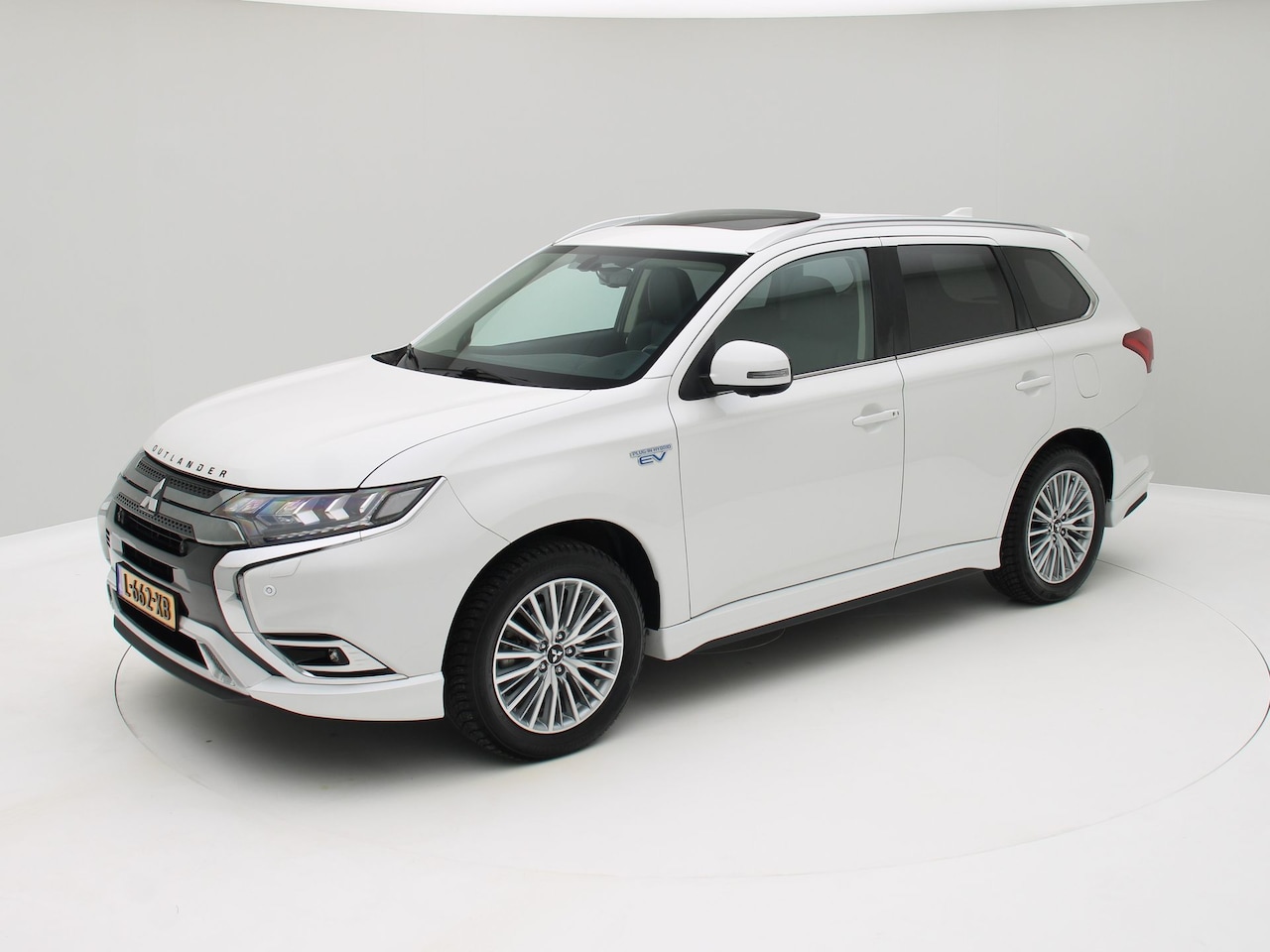 Mitsubishi Outlander - 2.4 PHEV Intense+ Elec.Dak / LED / Camera / Origineel NL - AutoWereld.nl