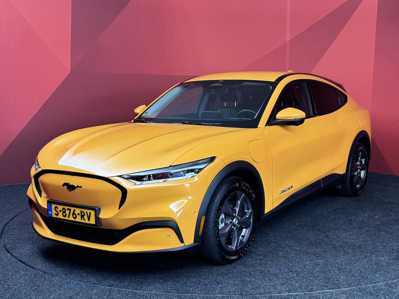 Ford Mustang Mach-E - Extended RWD 98 kWh | Leer | Stoelverwarming | B&O - AutoWereld.nl