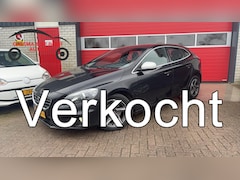 Volvo V40 - 2.0 D2 R-Design Business NWE D-RIEM / TREKHAAK / XENON / STOELVERW / NAVI / CLIMA / PDC /