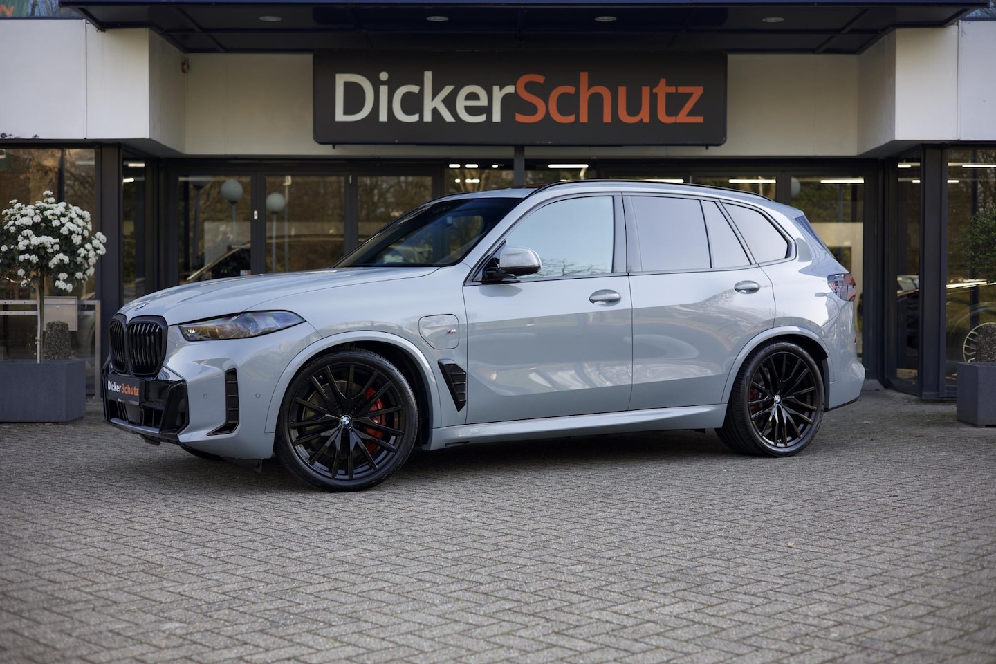 BMW X5 - xDrive50e M Sport Pro Pano | Trekhaak | Comfortstoelen - AutoWereld.nl