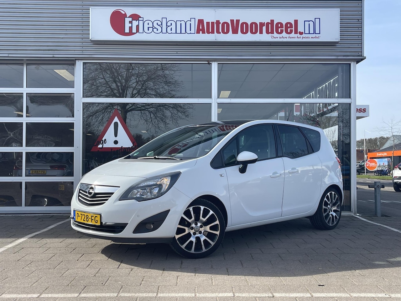 Opel Meriva - 1.4 Turbo Cosmo /Cruise/Airco/Navi/PDC v+a/Trekhaak/ - AutoWereld.nl