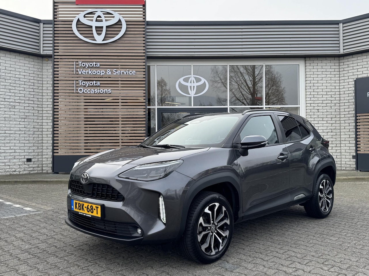 Toyota Yaris Cross - HYBRID 115 DYNAMIC STOEL/STUURVERW CAMERA APPLE/ANDROID 17 '' LM-VELGEN LED KEYLESS AD-CRU - AutoWereld.nl