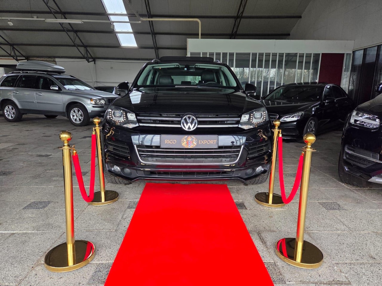Volkswagen Touareg - 3.0 TDI PANO+ R-Line + Exclusief Edition! - AutoWereld.nl