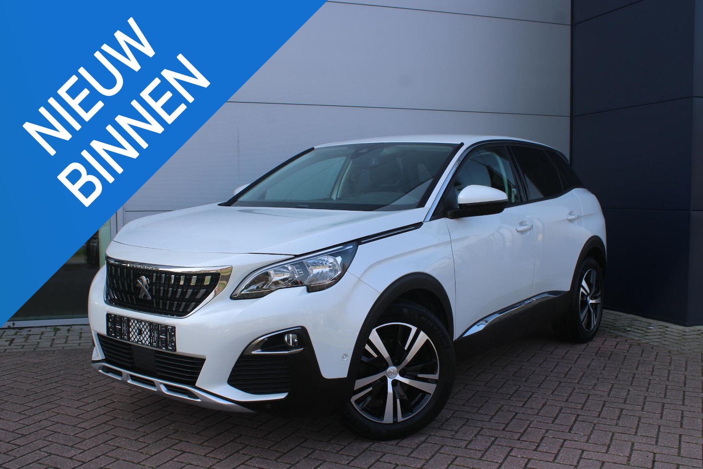 Peugeot 3008 - 1.2 PureTech 130pk Allure Airco Navi Camera Carplay 41.806km Nieuwstaat - AutoWereld.nl