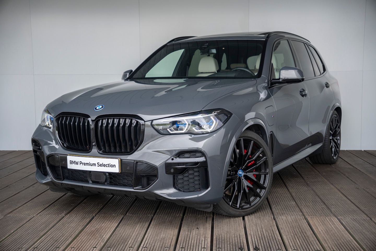 BMW X5 - 45e xDrive High Executive xDrive45e | M-Sport | Pano | Bj. 2022 | Laser | Sky Lounge - AutoWereld.nl
