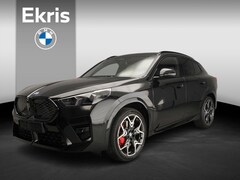 BMW iX2 - eDrive20 M-Sportpakket / Comfort pack / Panoramadak / Trekhaak / Harman-Kardon / Head-up /