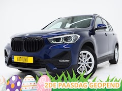 BMW X1 - xDrive25e High Executive Shadow | Panoramadak | Head Up | Leder | Camera | Stoelverwarming