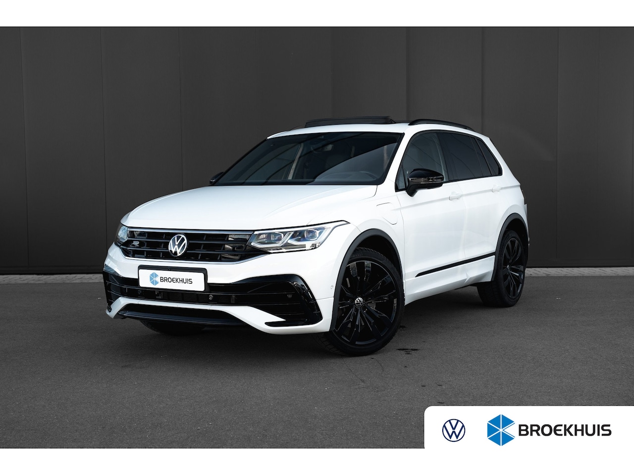 Volkswagen Tiguan - 1.4 TSI eHybrid R-Line Business+ | Panoramadak | Camera | IQ Light | - AutoWereld.nl
