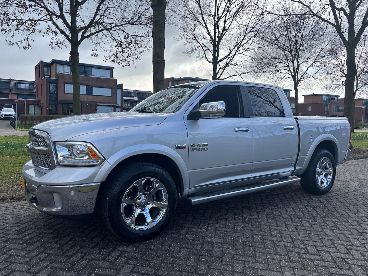 Dodge Ram 1500 - 5.7 V8 Quad Cab 6'4 5.7 V8 Quad Cab 6'4 - AutoWereld.nl