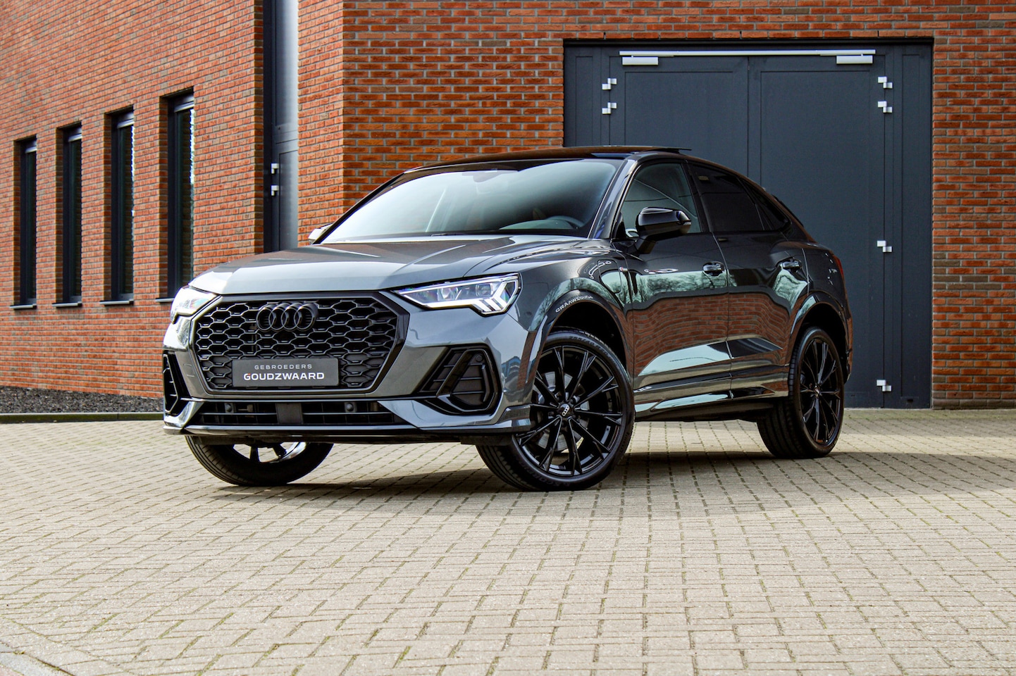 Audi Q3 Sportback - 45 TFSI e S edition | SONOS | Pano | Camera | Ambianceverlichting | Zwart optiek - AutoWereld.nl