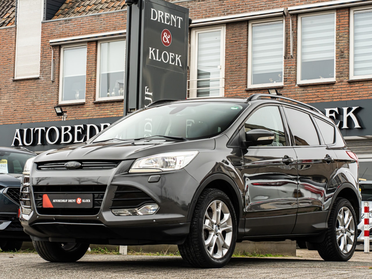 Ford Kuga - 1.5 Titanium PANO CRUISE TREKHAAK STOELVERW HALF LEDER - AutoWereld.nl