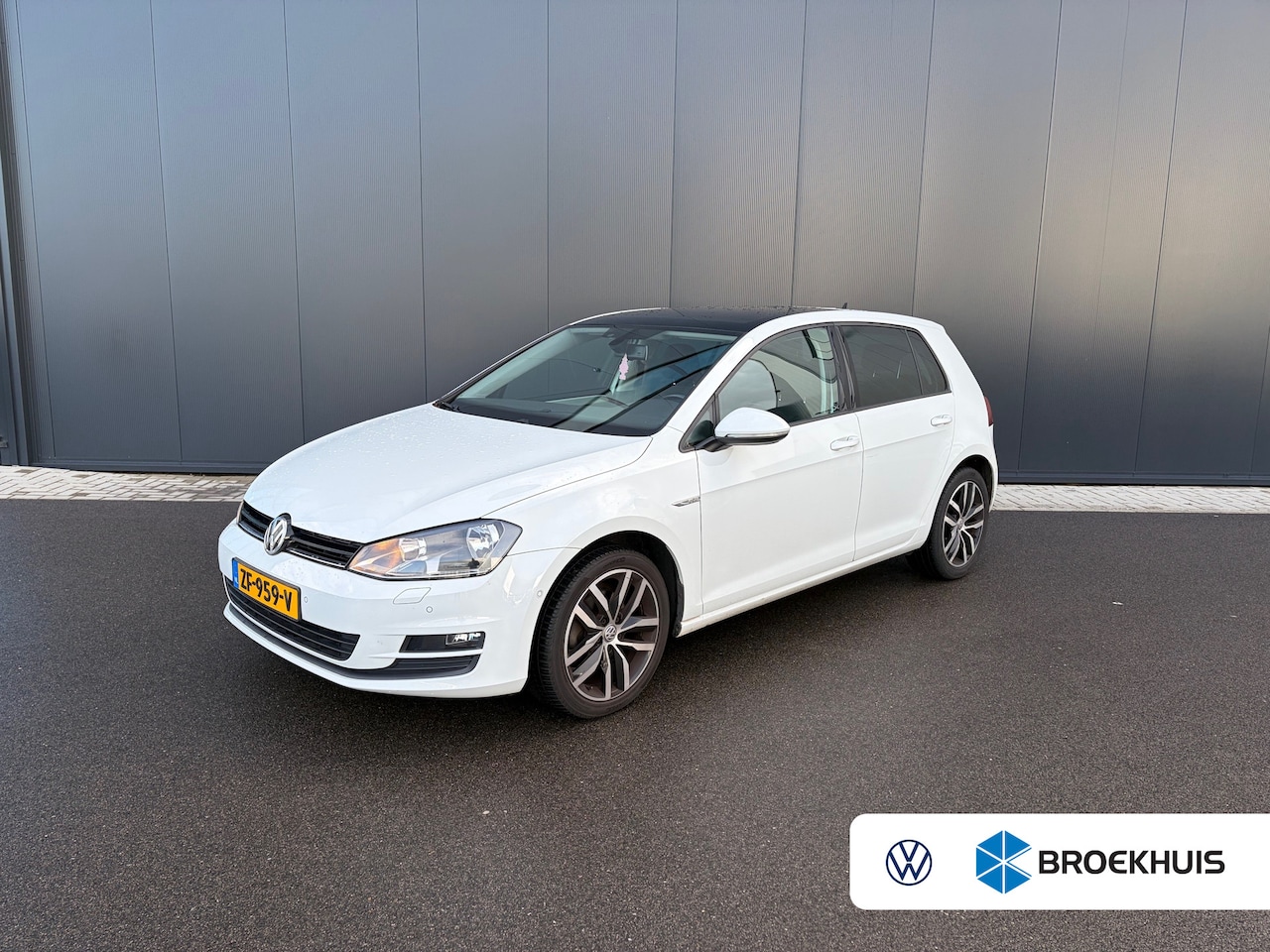 Volkswagen Golf - 1.2 TSI Cup Edition | Panoramadak | Navi | Clima | Stoelverw. | - AutoWereld.nl