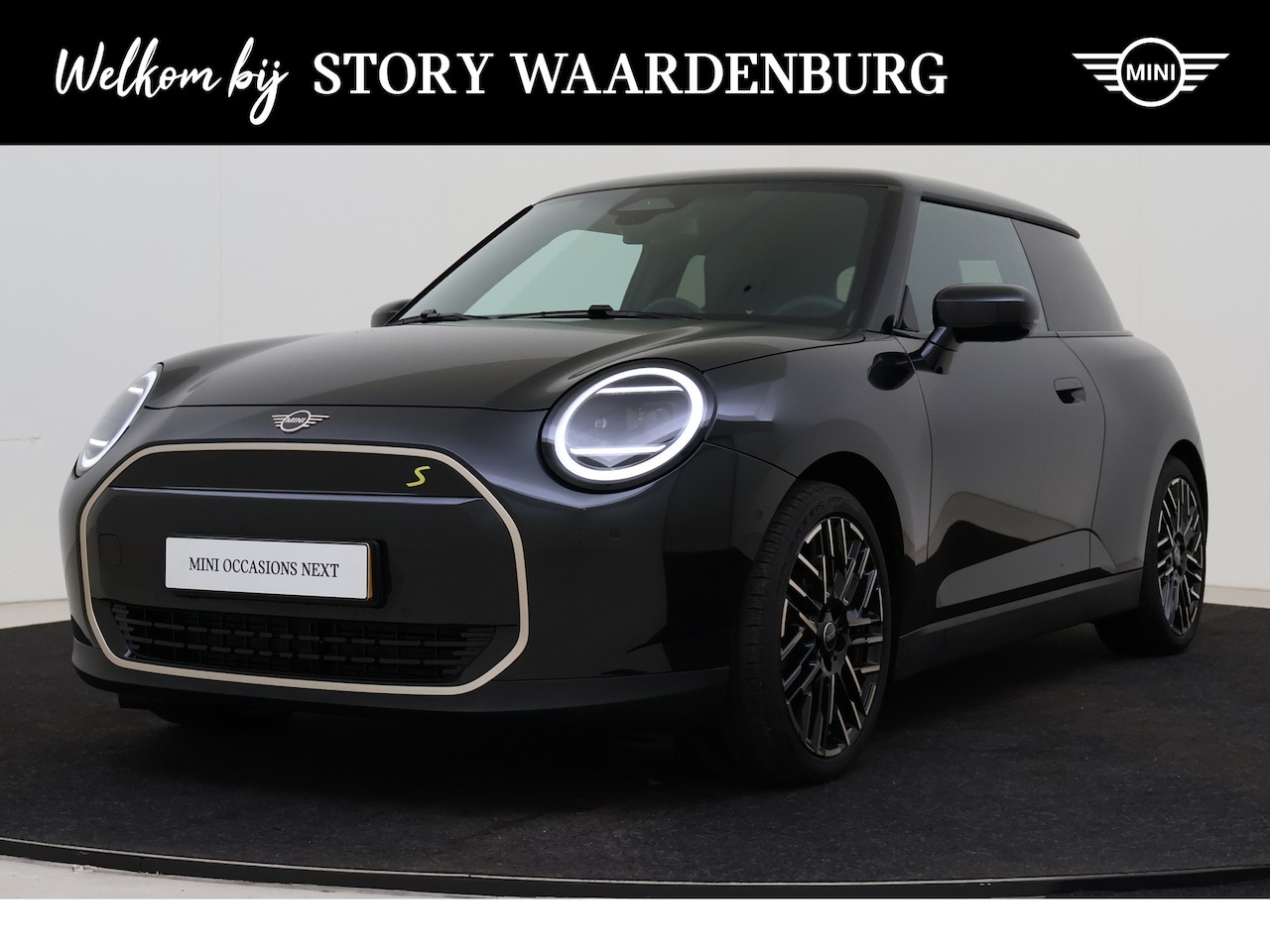 MINI Mini-Electric - Hatchback Cooper SE / Favoured / Pakket M / 18" Night Flash Spoke 2-tone - AutoWereld.nl