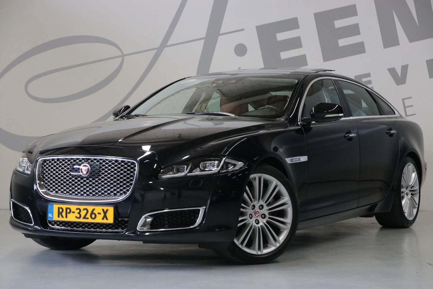 Jaguar XJ - 3.0 V6 SC AWD Autobiography LWB/Apple carplay/NAP/Origineel NL - AutoWereld.nl