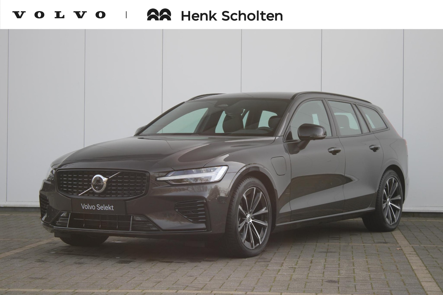 Volvo V60 - T6 Plug-in hybrid AWD Plus Dark | Trekhaak | Rondomzicht camera | Verwarmbare voorstoelen - AutoWereld.nl