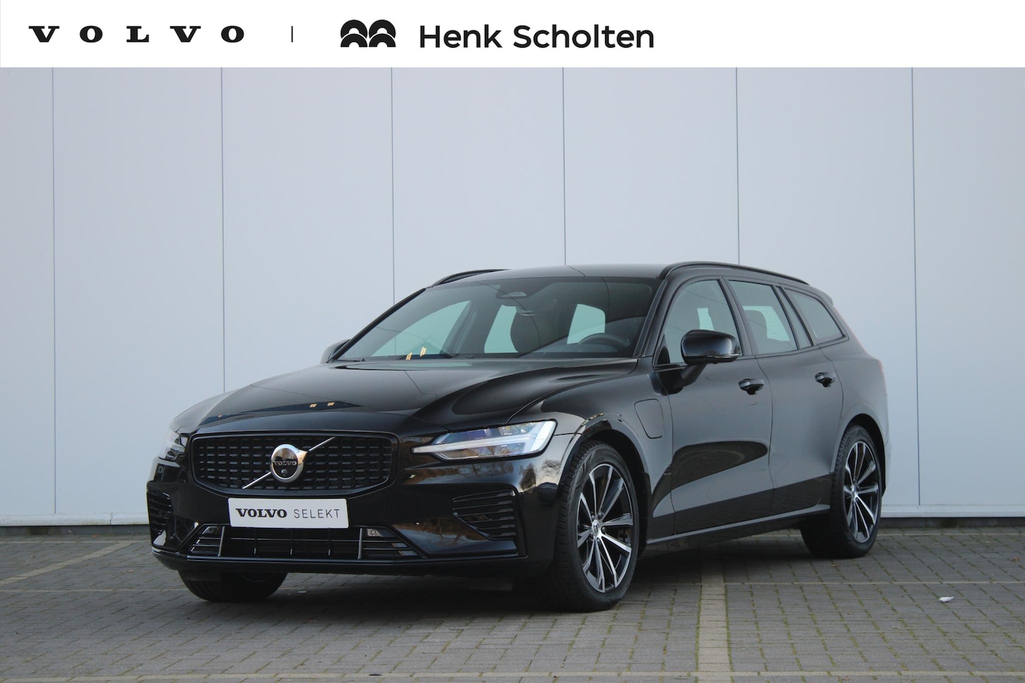 Volvo V60 - T6 Plug-in hybrid AWD Plus Dark | Trekhaak | Verwarmbare voorstoelen+stuurwiel+achterbank - AutoWereld.nl