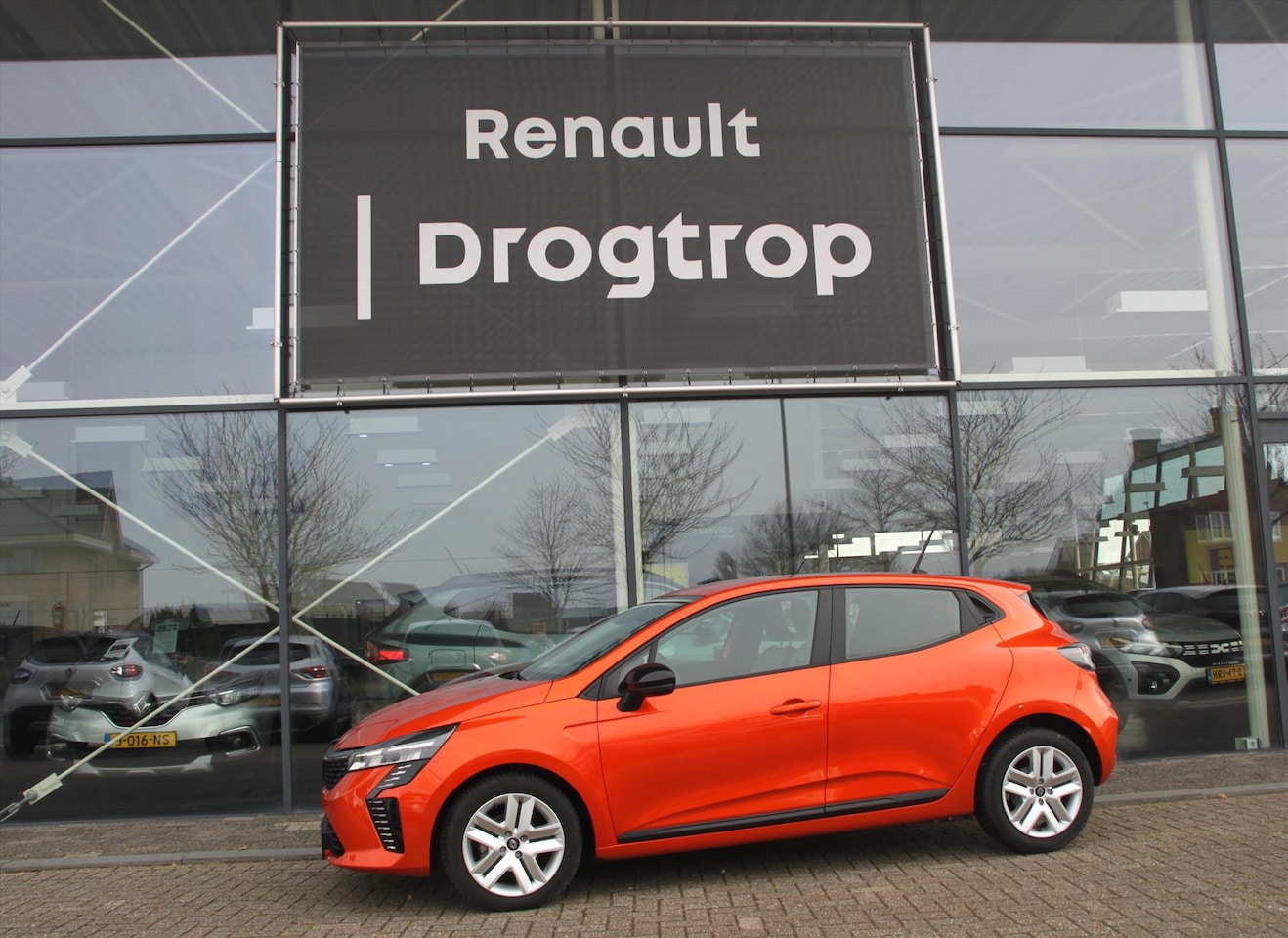 Renault Clio - 90PK-EVOLUTION-500KM!!-AIRCO-NAVI-CAMERA-ALL SEASONS- - AutoWereld.nl