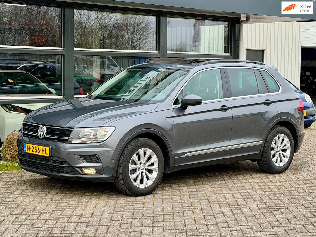 Volkswagen Tiguan - 1.5 TSI ACT Highline Automaat Pano Trekhaak !! - AutoWereld.nl