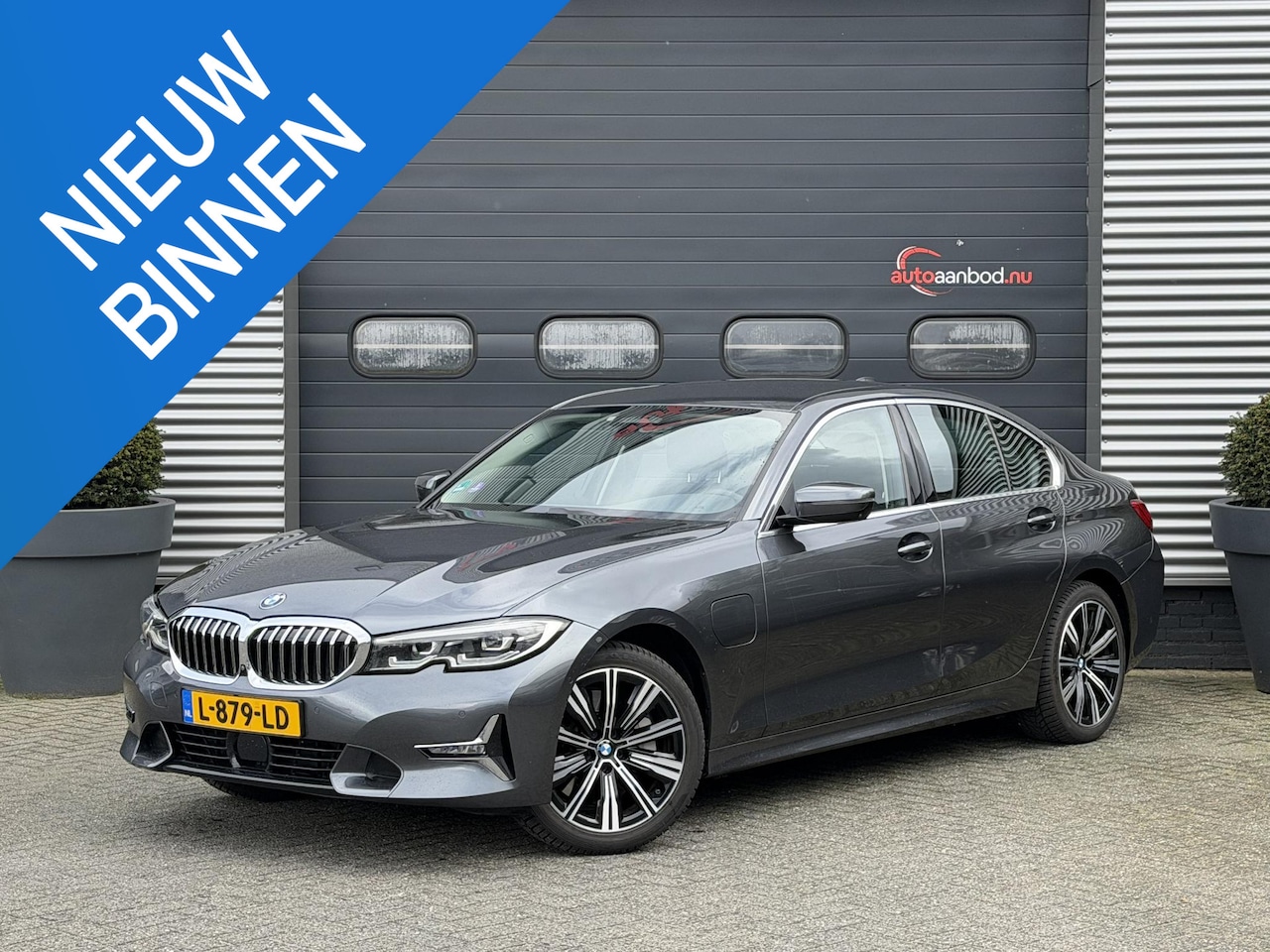 BMW 3-serie - 330e | 360* Camera | Navigatie | Lederen Bekleding | DAB | Trekhaak | - AutoWereld.nl