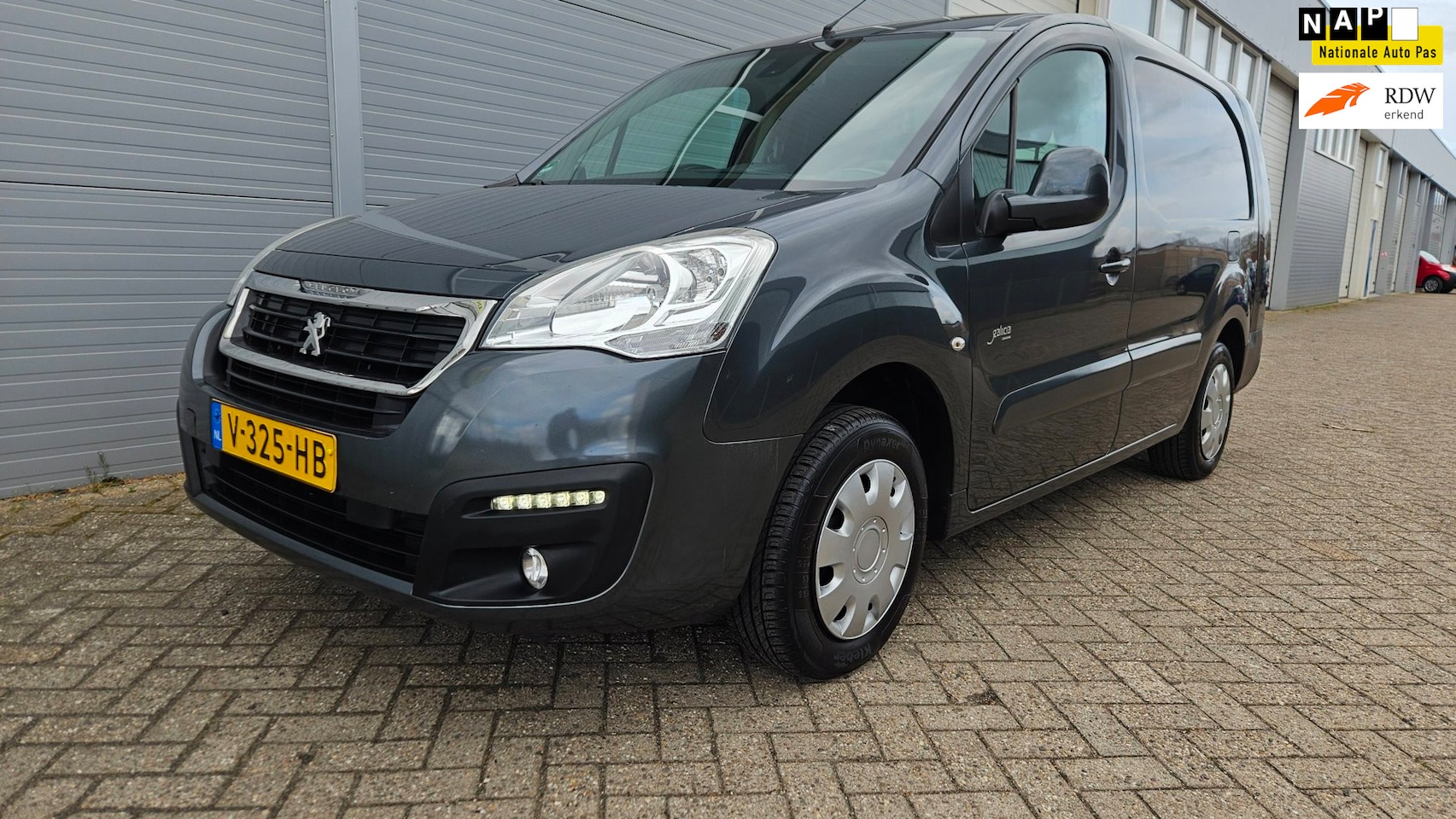 Peugeot Partner - 122 1.6 BlueHDi 100 L2 XL Première S&S | EURO6| Airco | 3 Zits| Trekhaak - AutoWereld.nl