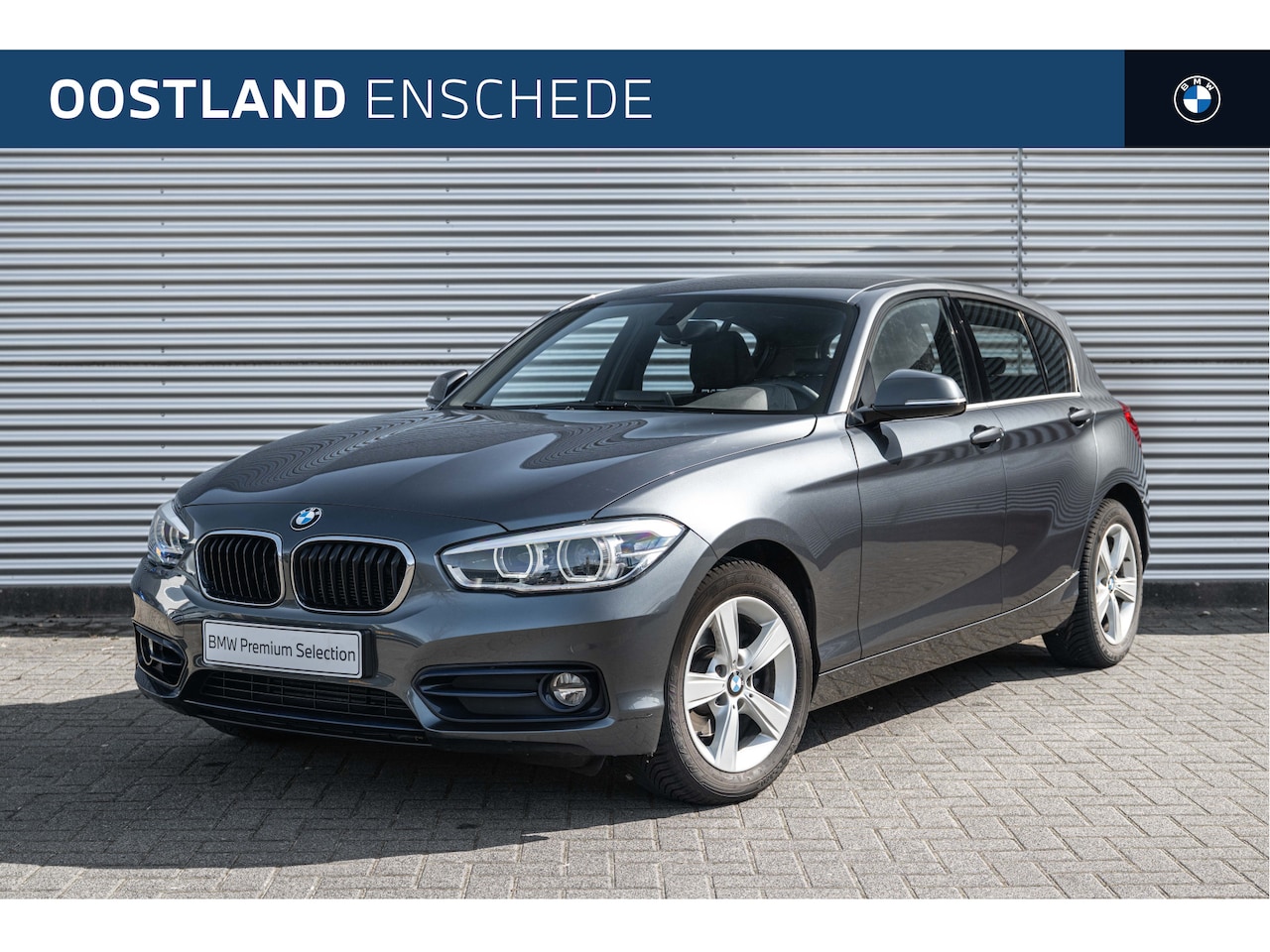BMW 1-serie - 118i Executive Sport Line Automaat / Sportstoelen / LED / Cruise Control / Navigatie - AutoWereld.nl