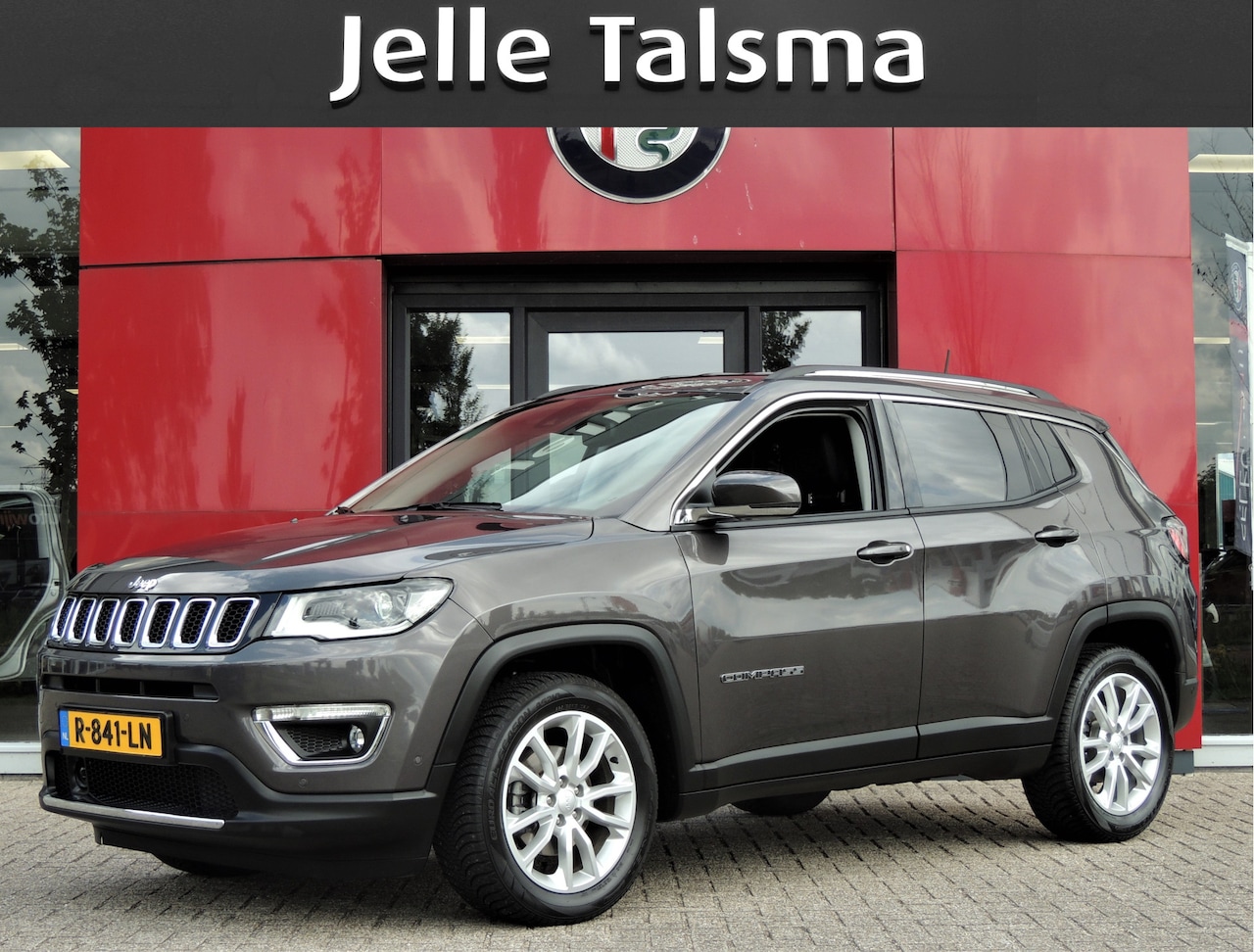 Jeep Compass - 1.3T Limited Automaat 150PK | Clima | Xenon | Navi | Keyless | Licht/regen sensor | All-se - AutoWereld.nl
