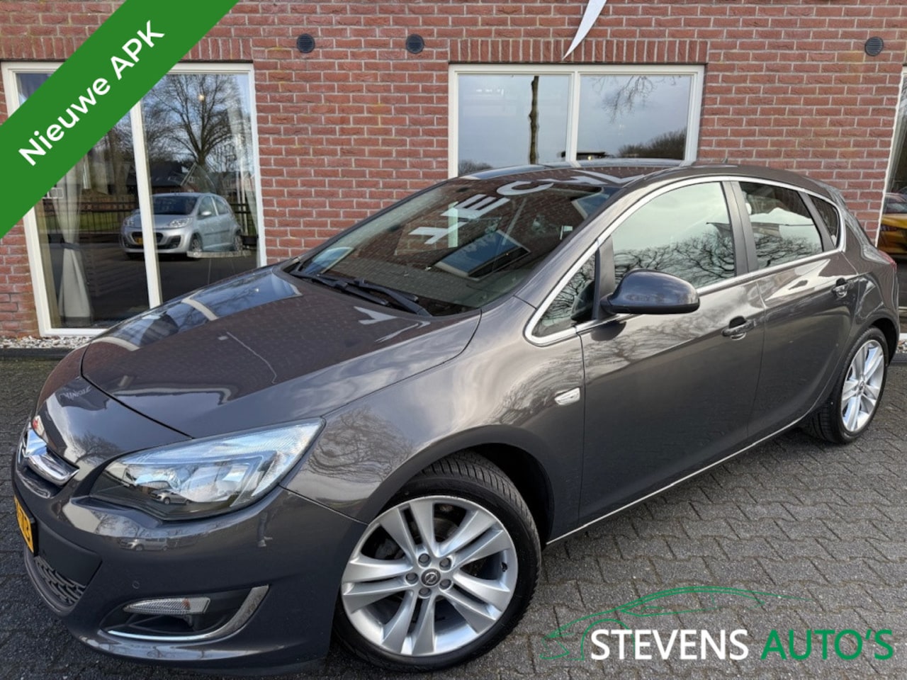 Opel Astra - 1.4 Turbo Design Ed. NIEUWE APK / SPORTSTOELEN / TREKHAAK / NAVI - AutoWereld.nl