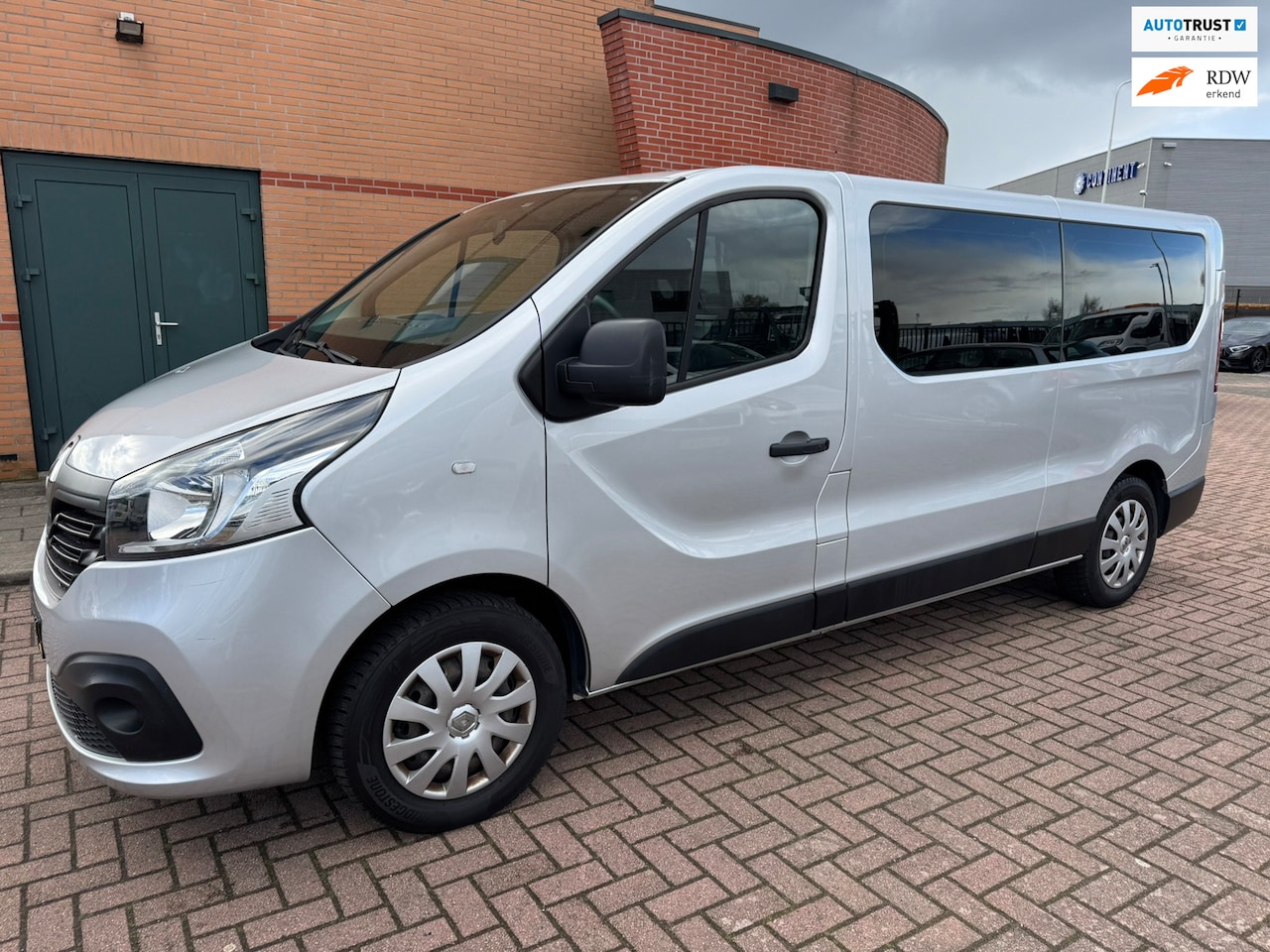 Renault Trafic Passenger - 1.6 dCi Grand Expression Energy /MARGE/CRUISE/8PERSOONS - AutoWereld.nl