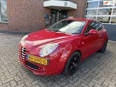 Alfa Romeo MiTo - 1.4 Distinctive / bj.2009 / kleur: rood / airco / sportvelgen / APK tot 11/2026 / NAP met
