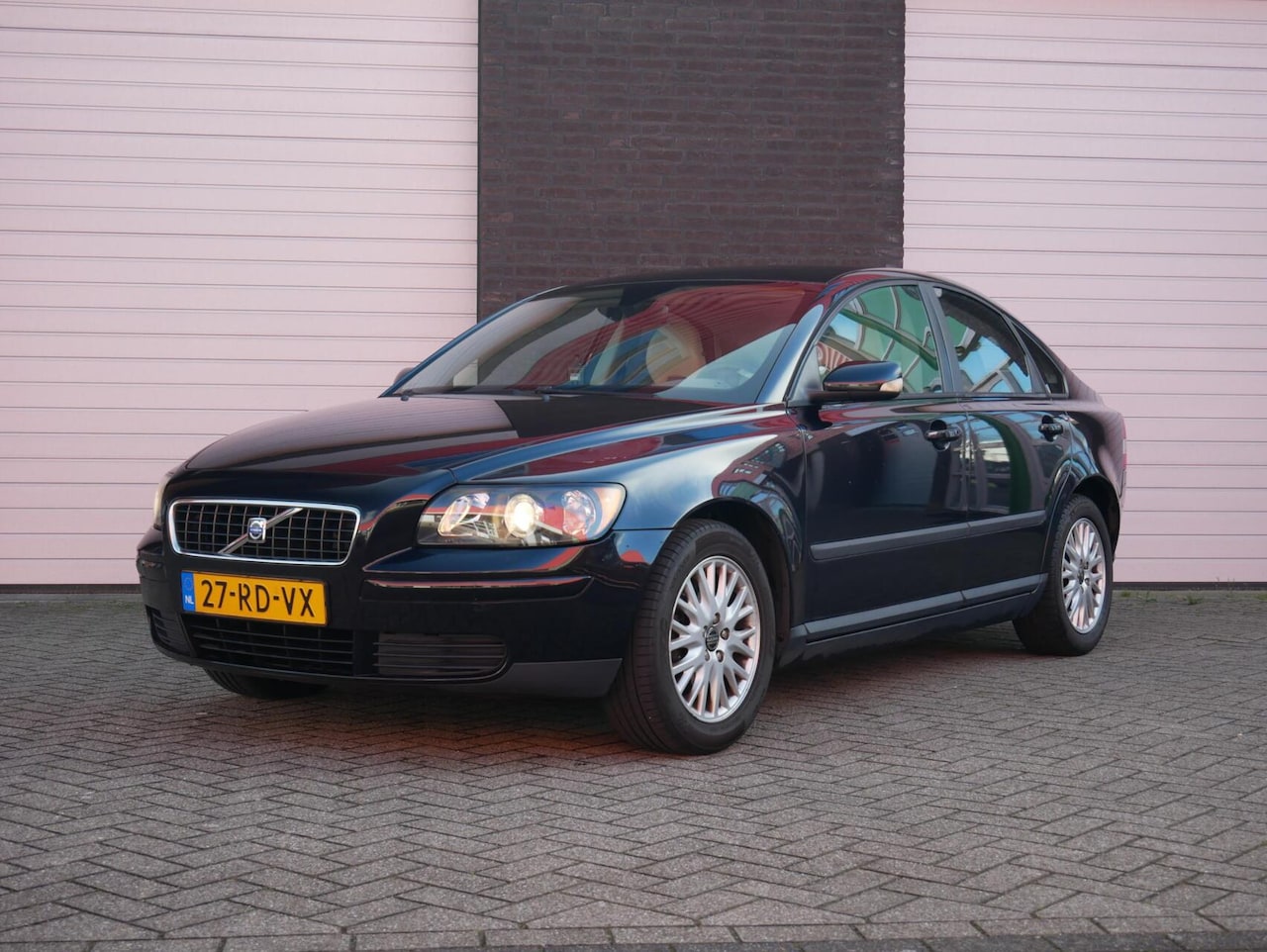 Volvo S40 - 1.8 Momentum NL auto| Trekhaak| Leder| Cruise| Airco - AutoWereld.nl