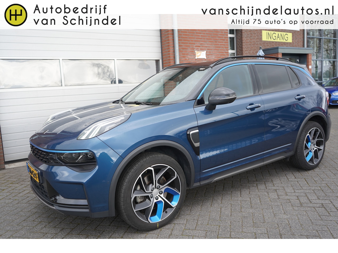 Lynk & Co 01 - 1.5 261PK! MY23 ZWARTE HEMEL PANORAMADAK FULL LED 20INCH 360CAMERA ANDROID-APPLECARPLAY NA - AutoWereld.nl