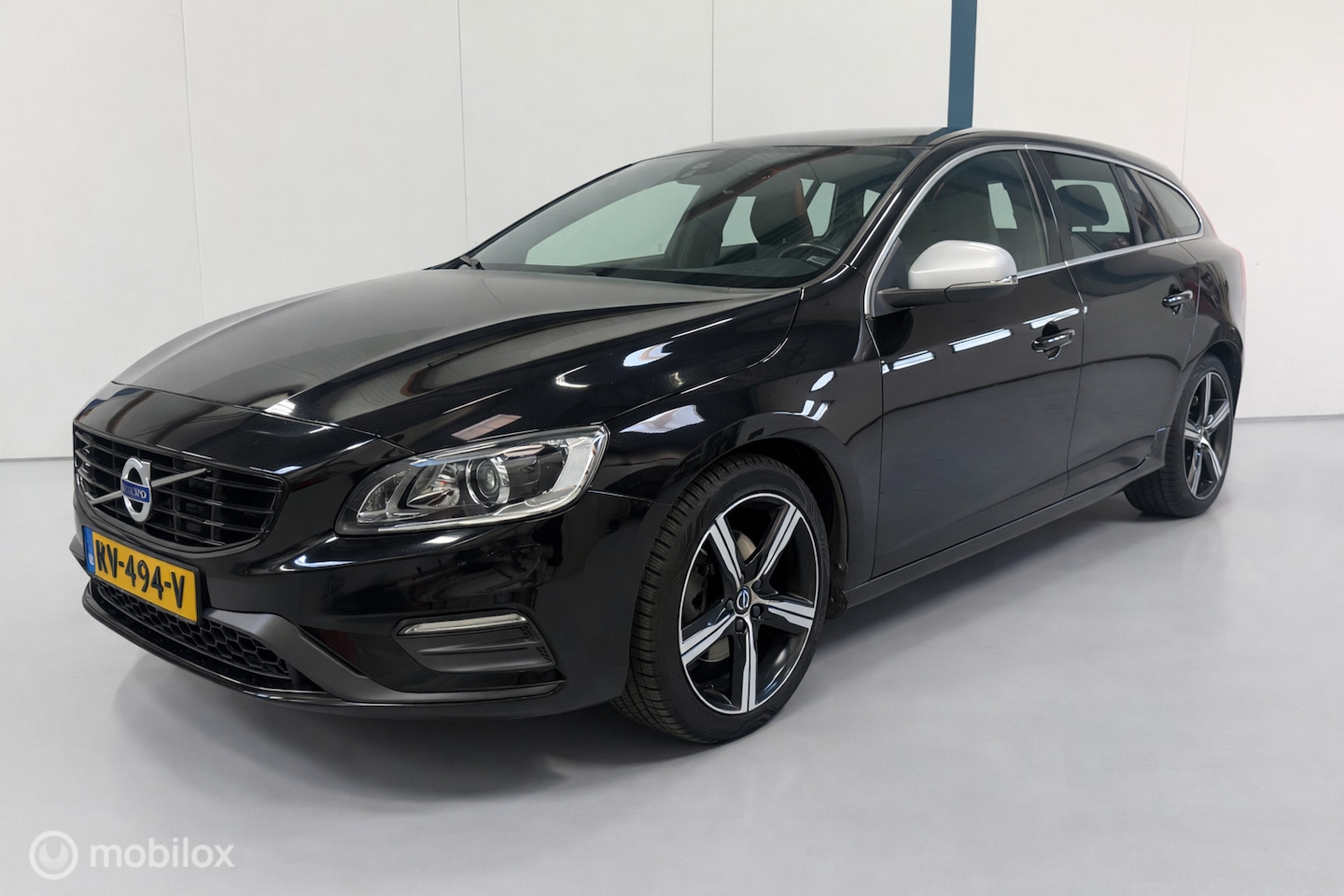Volvo V60 - 2.0 T4 Sport AUTOMAAT / NL-AUTO / NAVI - AutoWereld.nl